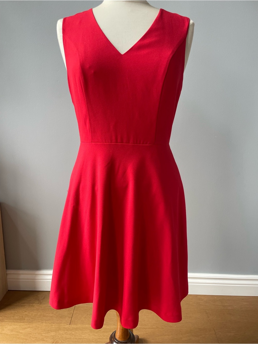 Banana Republic- Classic Sleeveless V-Neck Red Dress ❤️